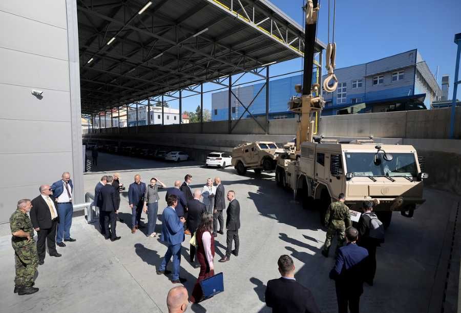 Excalibur Army otevřela ve Šternberku halu na vojenskou techniku: Nová místa pro desítky lidí