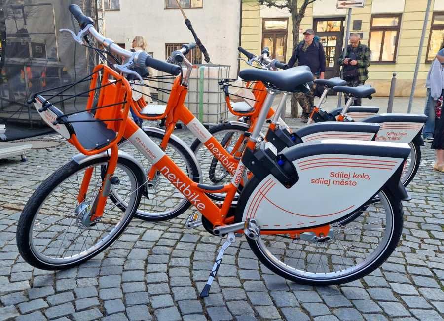 Přerov posiluje kontroly: mladiství bez helmy přicházejí o přístup ke sdíleným kolům