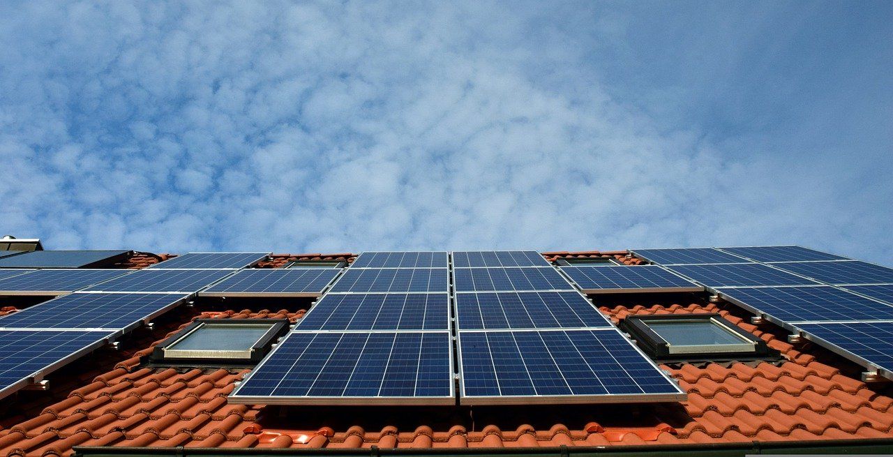 obrázek: Chcete být energeticky nezávislí? Uvažujete o fotovoltaice v Olomouckém kraji? Pomůže vám zkušený poradce Ing. Jaromír Janků, Ph.D.