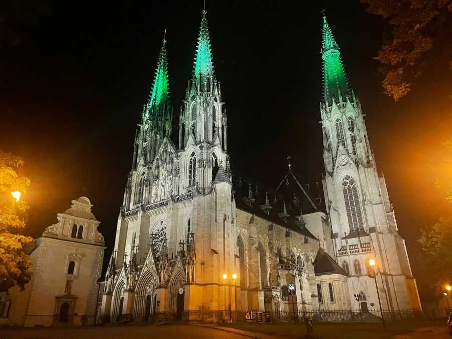 Olomoucká katedrála svatého Václava v novém světle: LED technologie zvýrazňuje její krásu