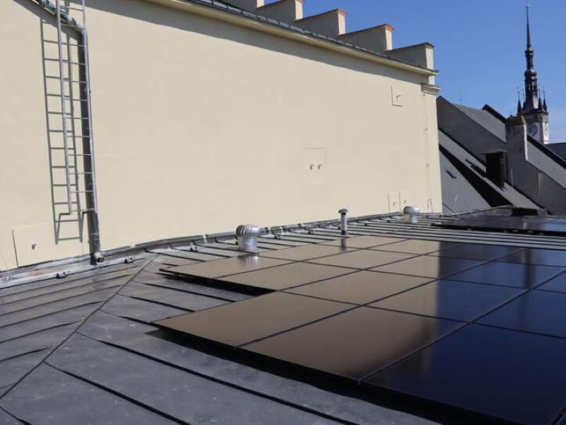 „Oprava fasády a solární elektrárna pro Moravské divadlo: Bezpečnost a úspory“
