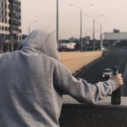 Podnapilý jedinec se dožadoval prodání alkoholu