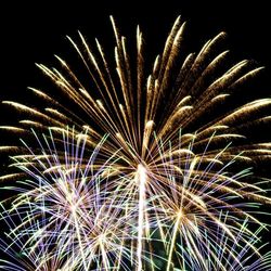 Ohňostroj v Přerově přesunut na střechu Strojaře