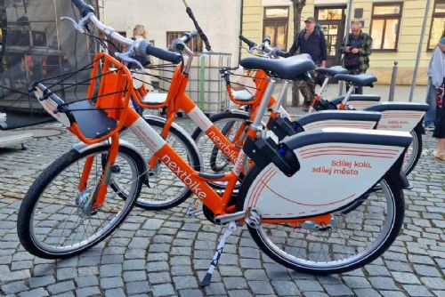 obrázek:Přerov posiluje kontroly: mladiství bez helmy přicházejí o přístup ke sdíleným kolům