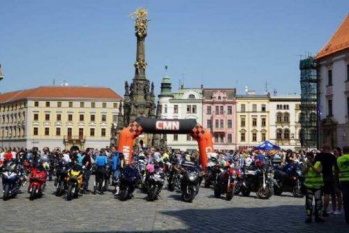 Foto: Motorkáři vs. radnice: Sezónní sraz v Olomouci narazil na stopku