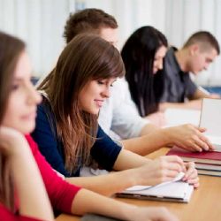 Středoškoláci v ČR lámou rekordy: přes 500 tisíc díky přílivu zahraničních studentů