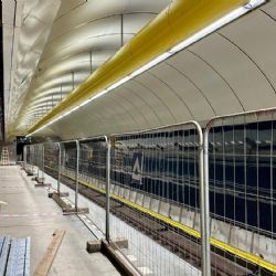 Stanice metra Českomoravská se má znovu otevřít 20. března