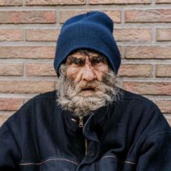 Život na ulici zhoršuje zdraví. Pomoc v Praze stojí na terénu, službách a dostupném bydlení