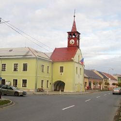 Intenzivní opravy ve Velké Bystřici: cesta u hřbitova uzavřena, nová cyklostezka bez omezení