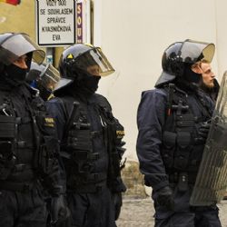 Přerovští policisté nacvičovali zásah proti útočníkům v Městském domě