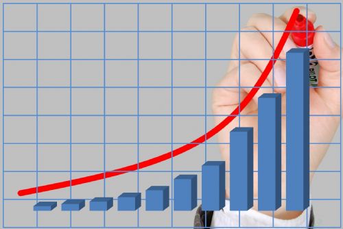 Foto: Ekonomika letos poroste o 3,1 %, průměrná inflace dosáhne 8,5 %