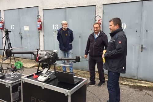 Foto: Schengenbusy, terénní vozy, drony i termokamery. Policie má dostatek nové techniky k ochraně státní hranice