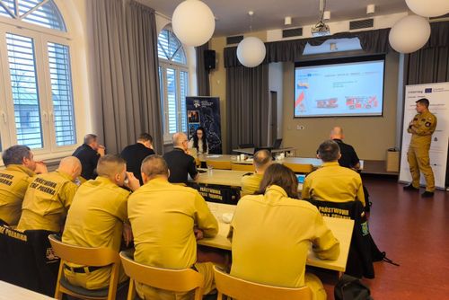 obrázek:Hasiči společně proti vichřicím