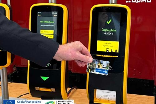 Foto: Olomouc zavádí platby kartou v MHD: Moderní validátory ještě letos v tramvajích a autobusech